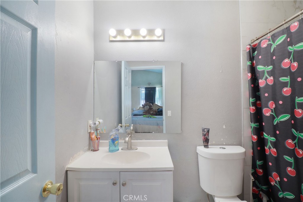 5242 La Salle Property Photo 16