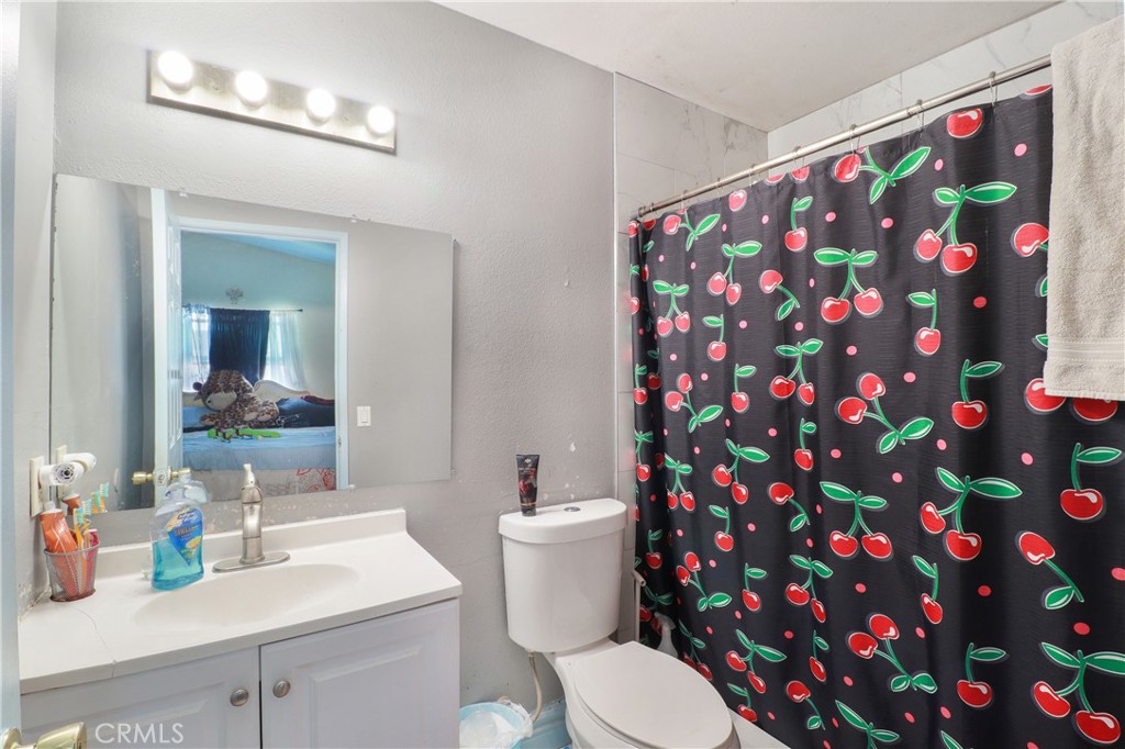 5242 La Salle Property Photo 17