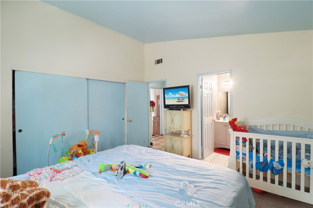 5242 La Salle Property Photo 18