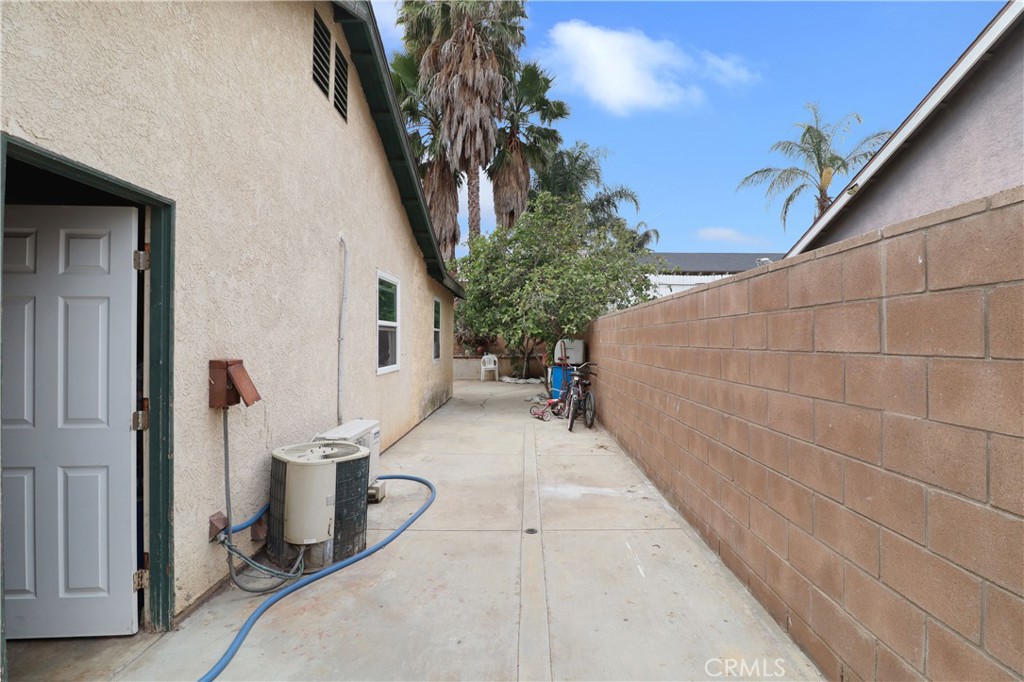 5242 La Salle Property Photo 22
