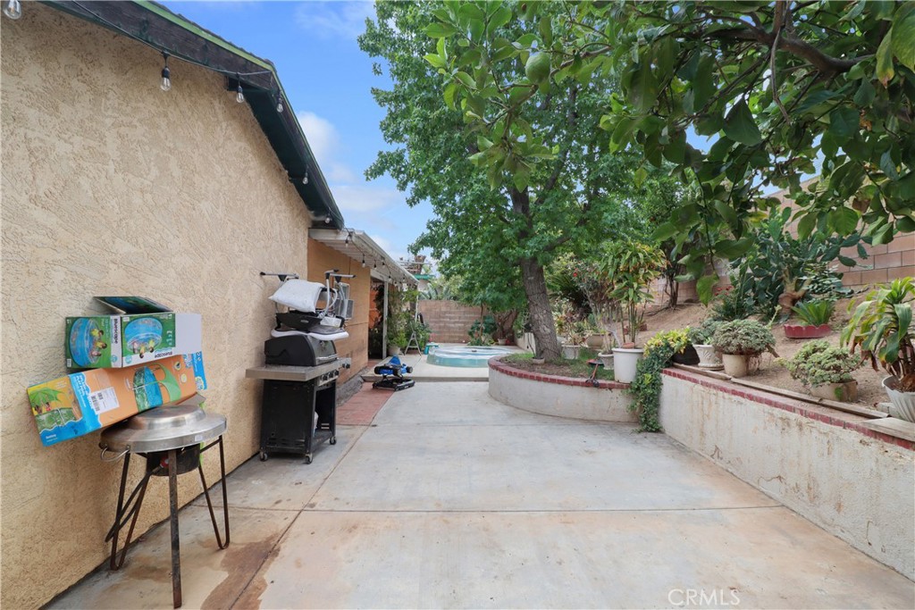 5242 La Salle Property Photo 23
