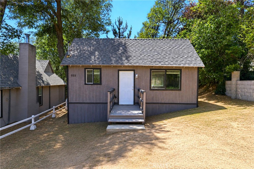 222 Craghill Property Photo 3