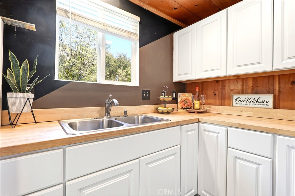 222 Craghill Property Photo 9