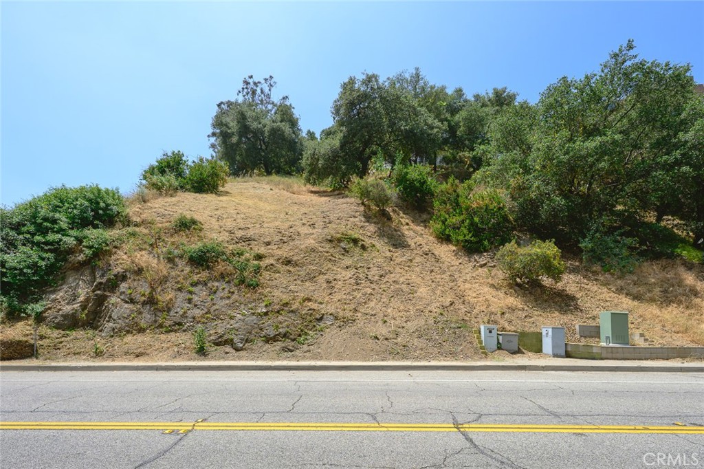 2589 E Chevy Chase Drive Property Photo 1
