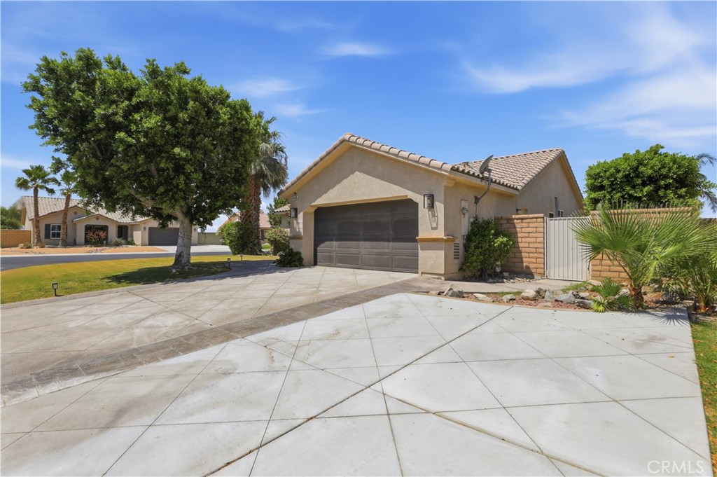 41425 Farmer Court Property Photo 4
