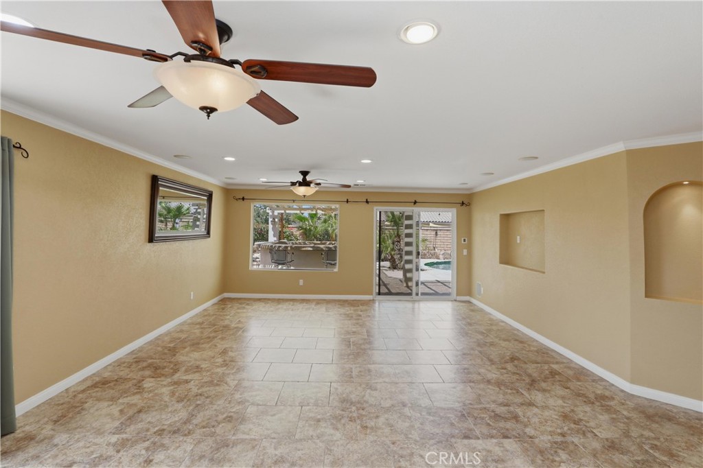 41425 Farmer Court Property Photo 7
