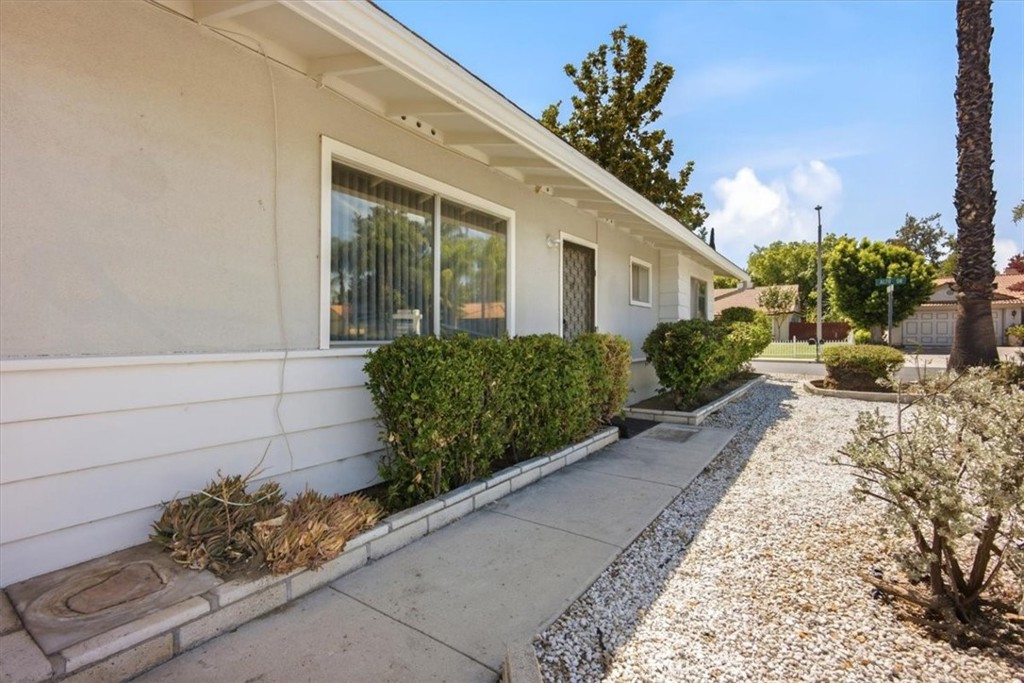26124 New Chicago Property Photo 7