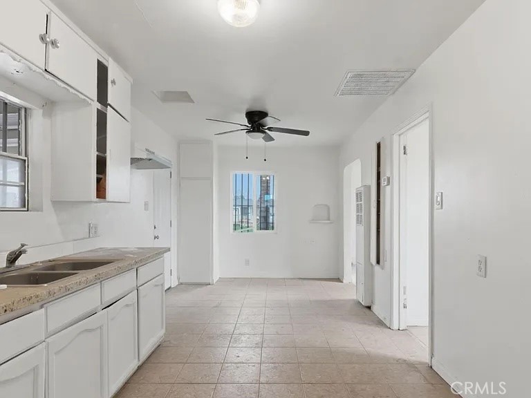 2403 S I Property Photo 3