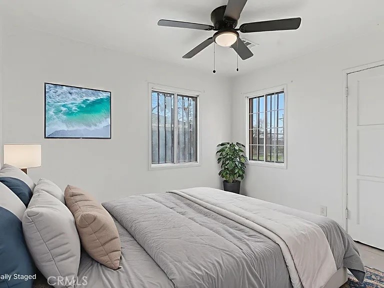 2403 S I Property Photo 5