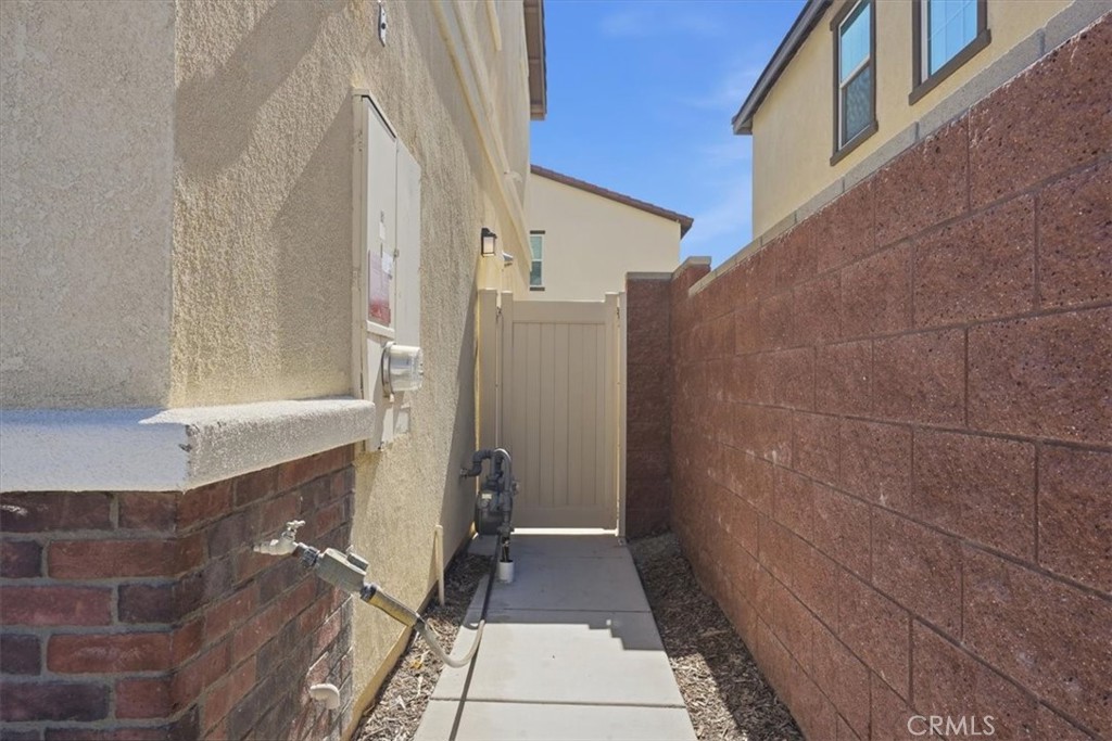 16589 Trailblazer Avenue Property Photo 40
