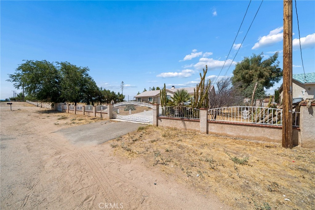11906 Apatite Avenue Property Photo 4