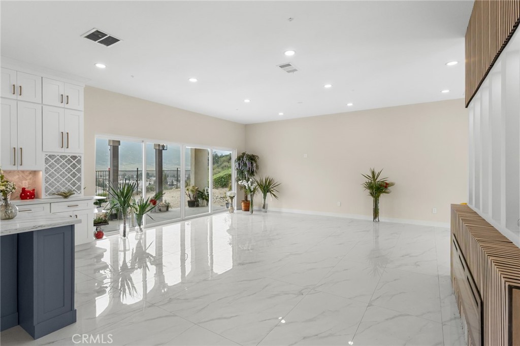 5591 N Pinnacle Property Photo 7