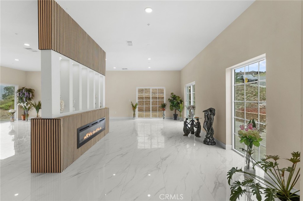5591 N Pinnacle Property Photo 9