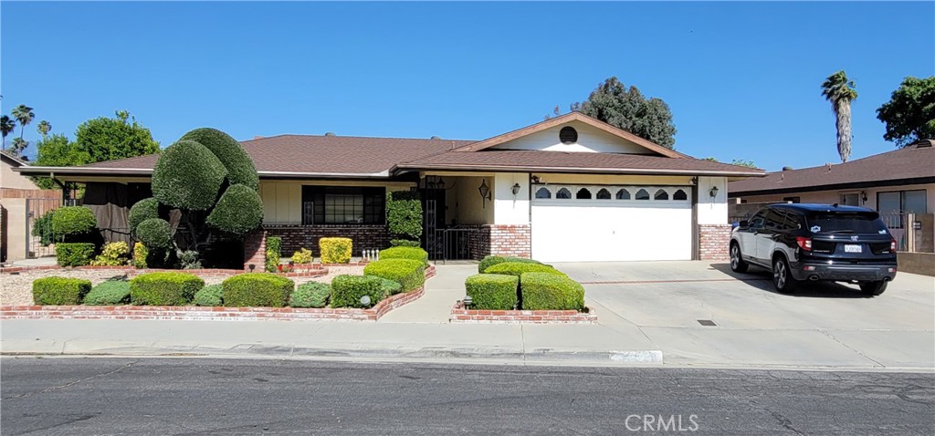 26820 Oxford Court Property Photo 1