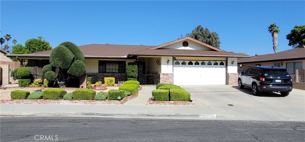 26820 Oxford Court Property Photo 2