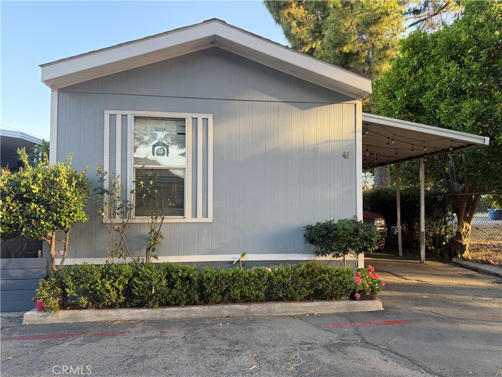 1461 W Mission Boulevard Property Photo 1