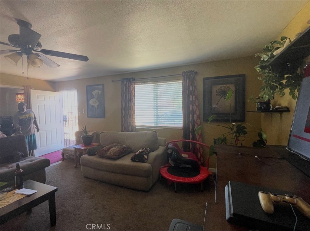 9389 N Loop Boulevard Property Photo 2