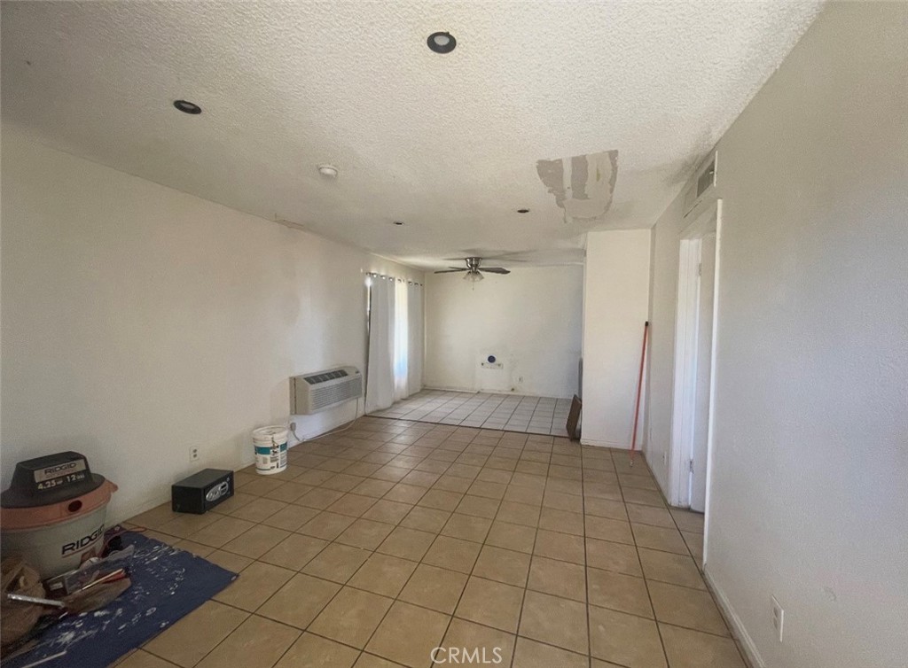 9389 N Loop Boulevard Property Photo 5