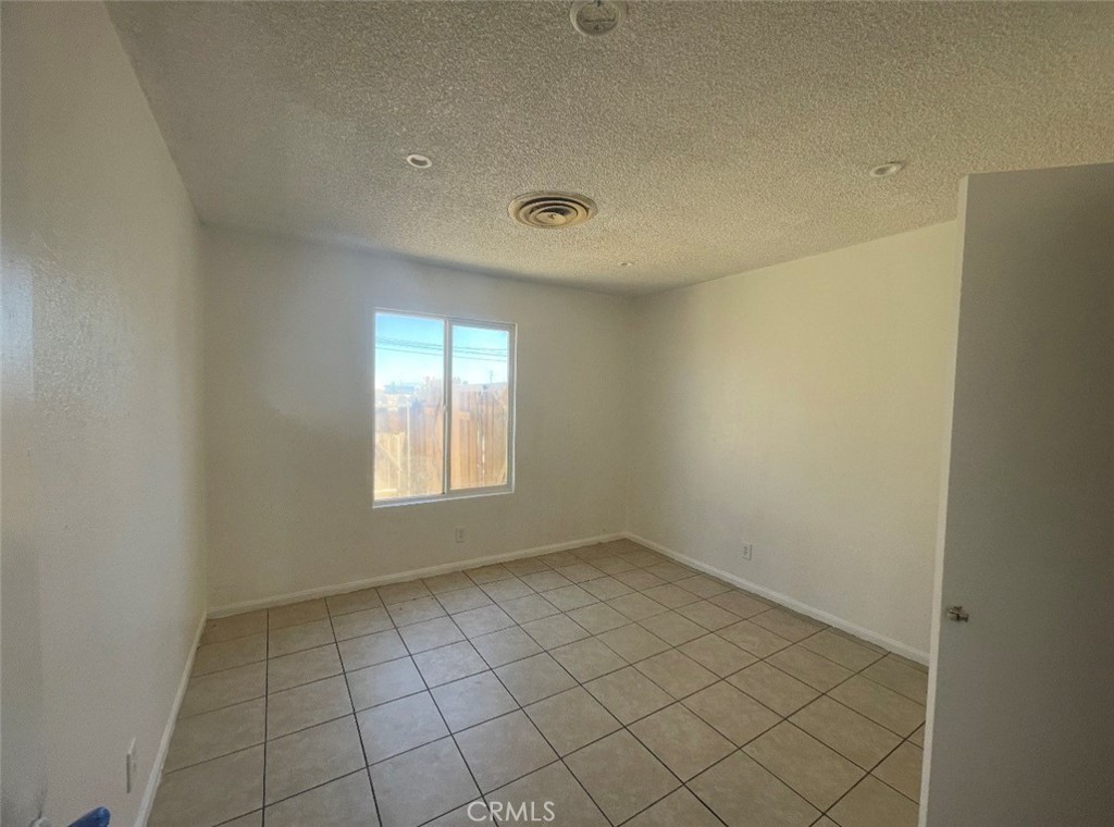 9389 N Loop Boulevard Property Photo 8