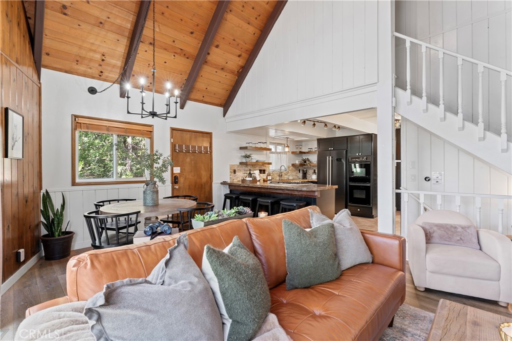 269 Massive Property Photo 13