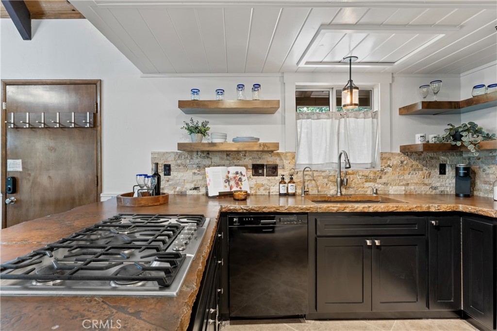 269 Massive Property Photo 17
