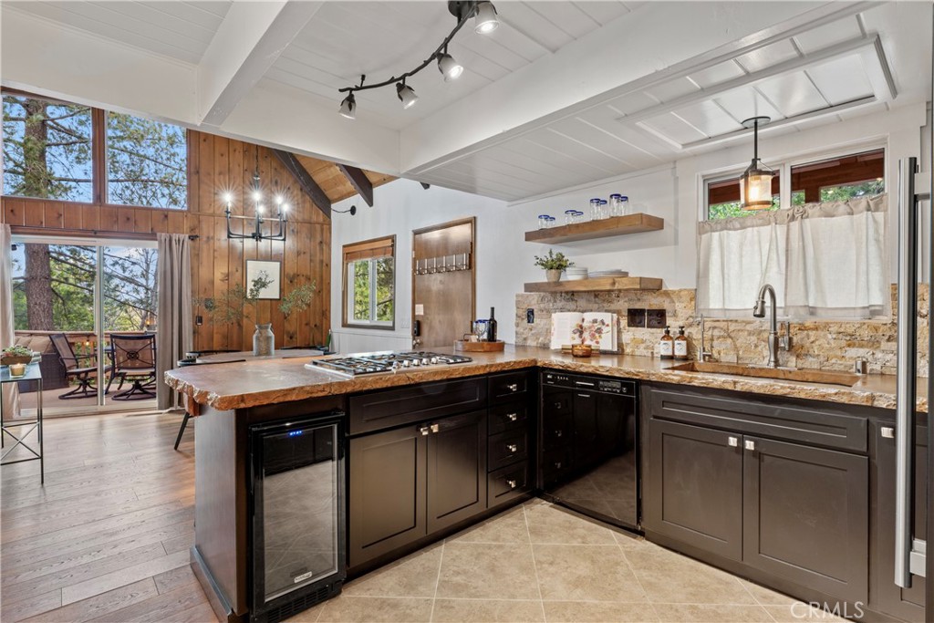 269 Massive Property Photo 18