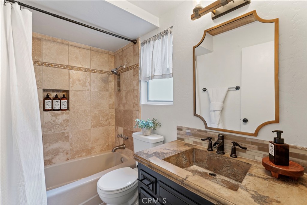 269 Massive Property Photo 26