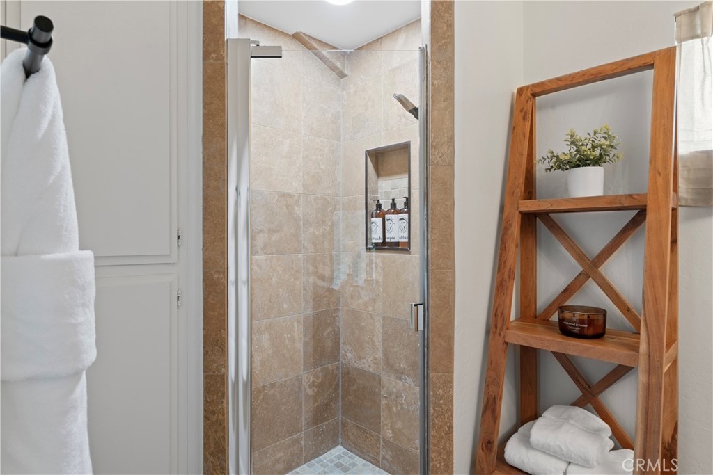 269 Massive Property Photo 32