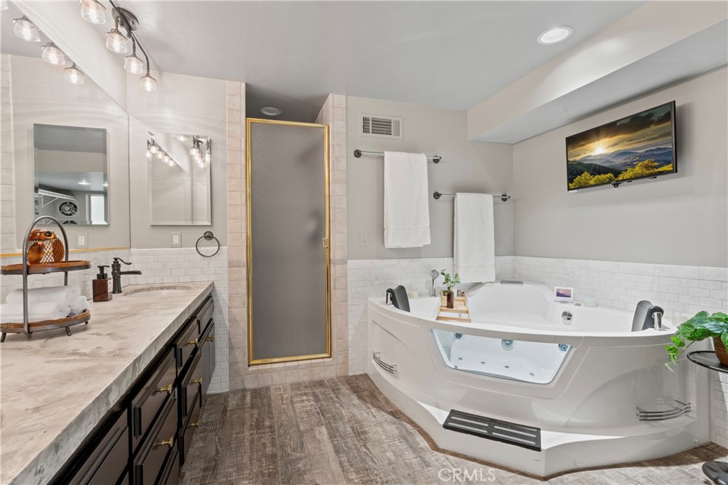 269 Massive Property Photo 39