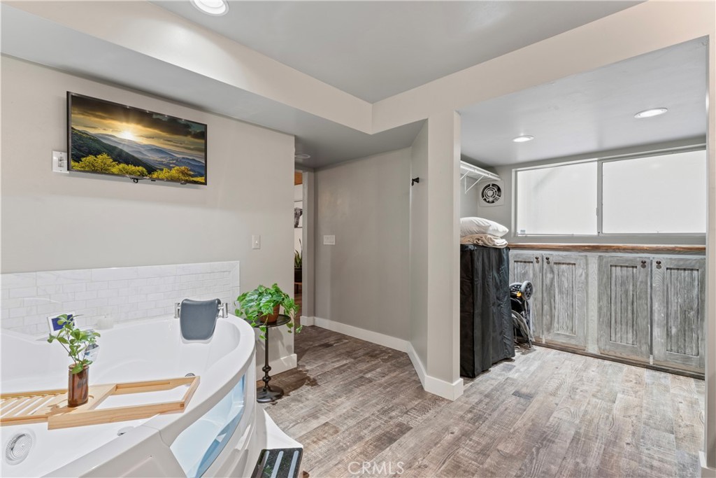 269 Massive Property Photo 40