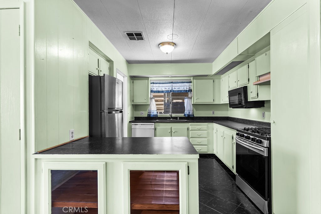 18772 Bellflower Street 5 Property Photo 12