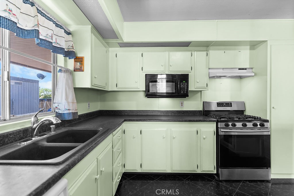 18772 Bellflower Street 5 Property Photo 15