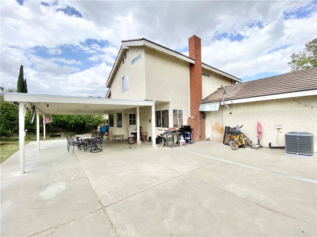1444 N Sage Avenue Property Photo 5