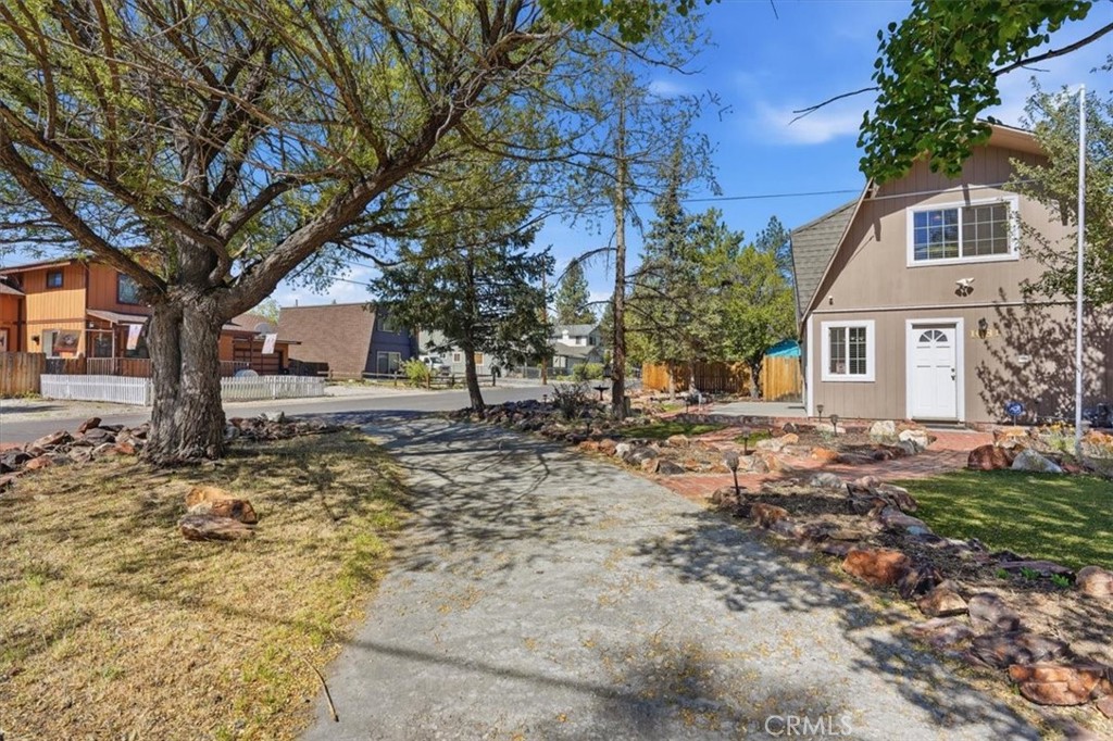 1081 Gold Mountain Drive Property Photo 3