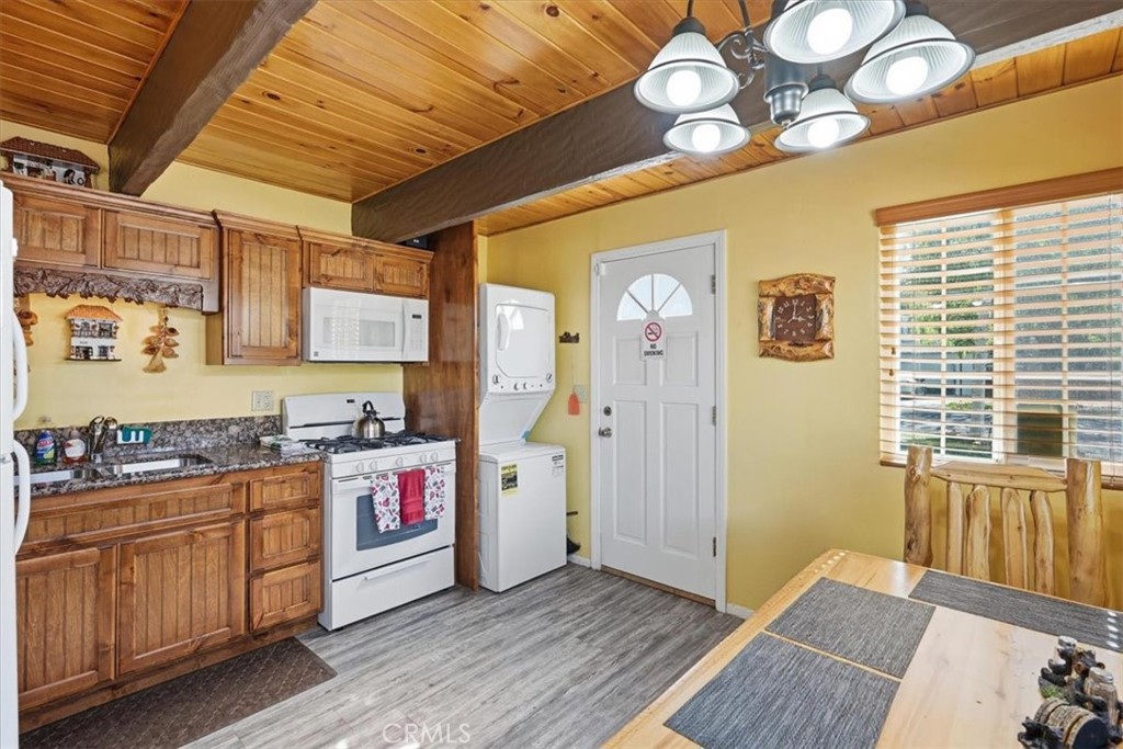 1081 Gold Mountain Drive Property Photo 10