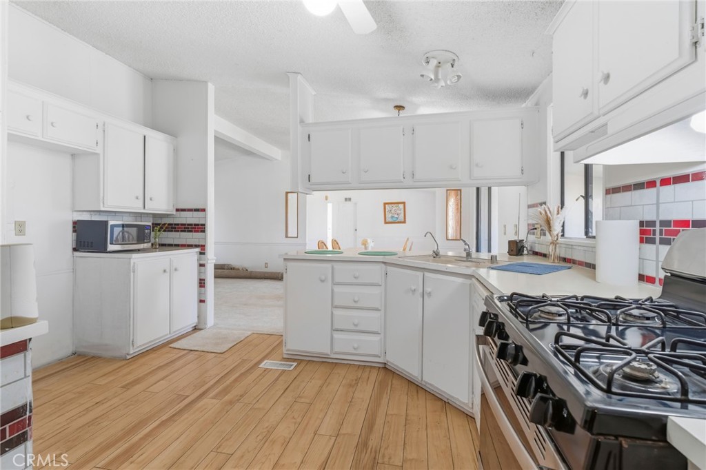 10164 White Property Photo 7