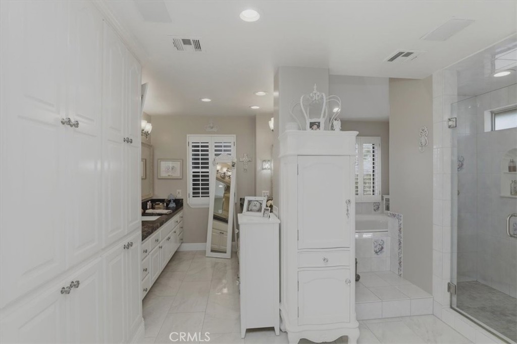 1210 Versailles Property Photo 39