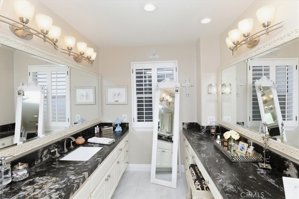 1210 Versailles Property Photo 40