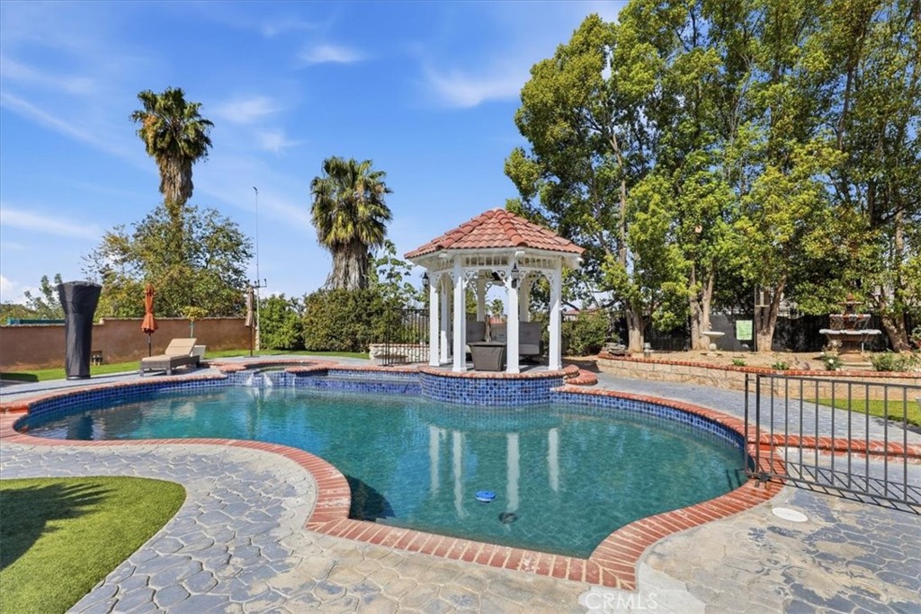 1210 Versailles Property Photo 58