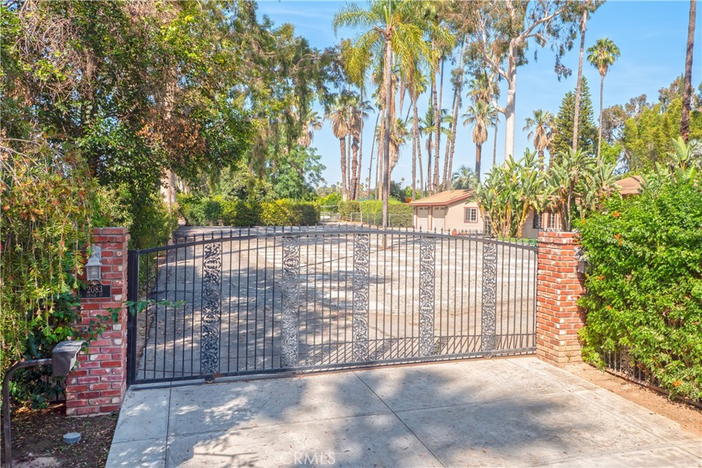 2083 Grace Property Photo 8
