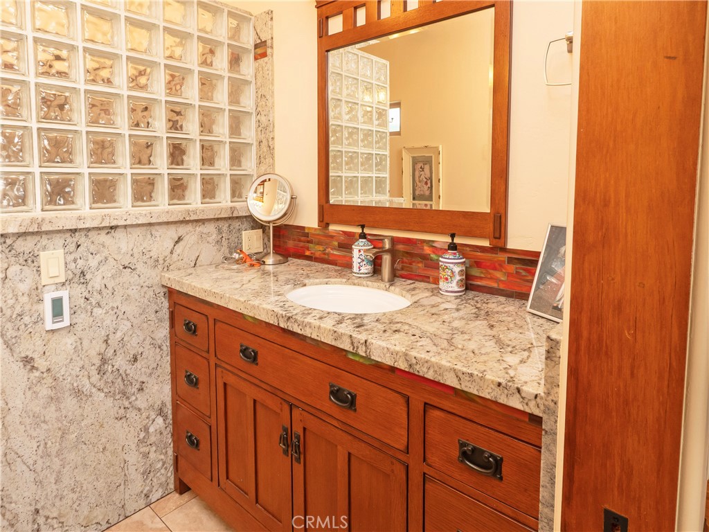 2083 Grace Property Photo 21