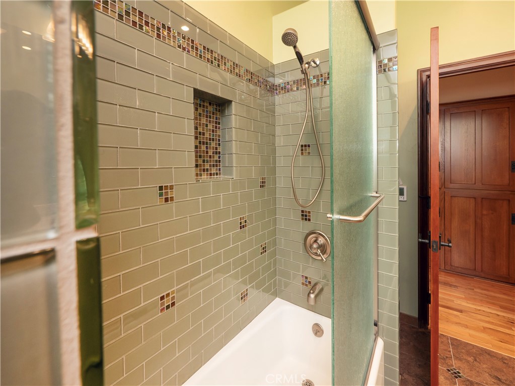 2083 Grace Property Photo 32