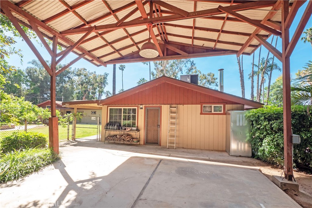 2083 Grace Property Photo 51