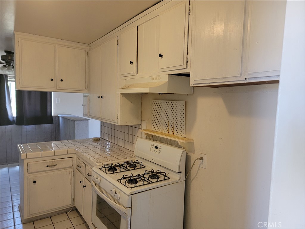 930 Garden Grove Property Photo 2