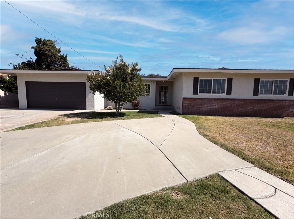 322 E Mariposa Property Photo 1