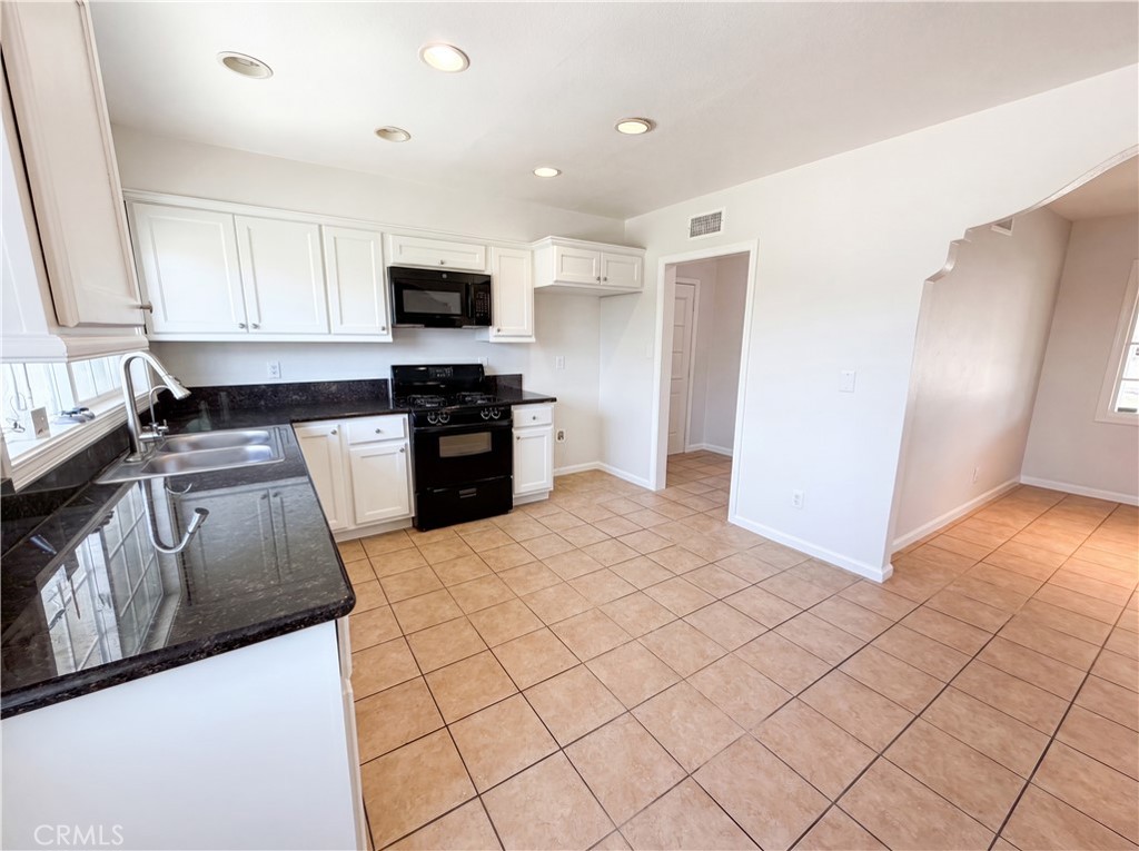 322 E Mariposa Property Photo 2