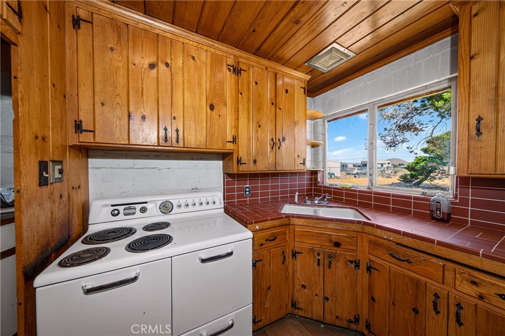 21798 Standing Rock Ave Property Photo 11