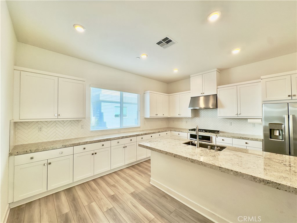 1868 S Westside Drive 28 Property Photo 10