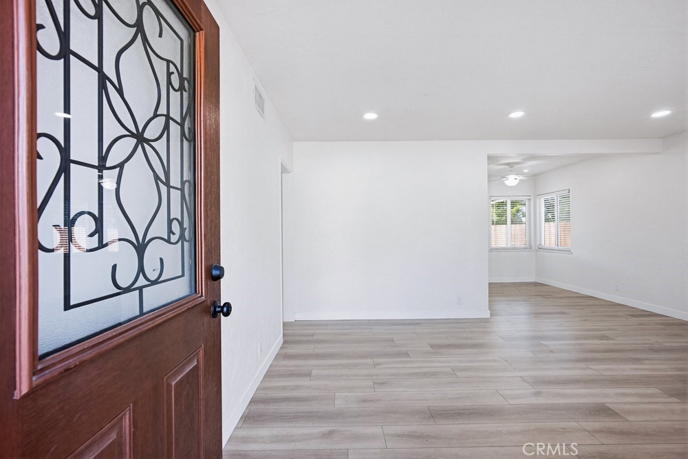 9805 Devon Street Property Photo 5