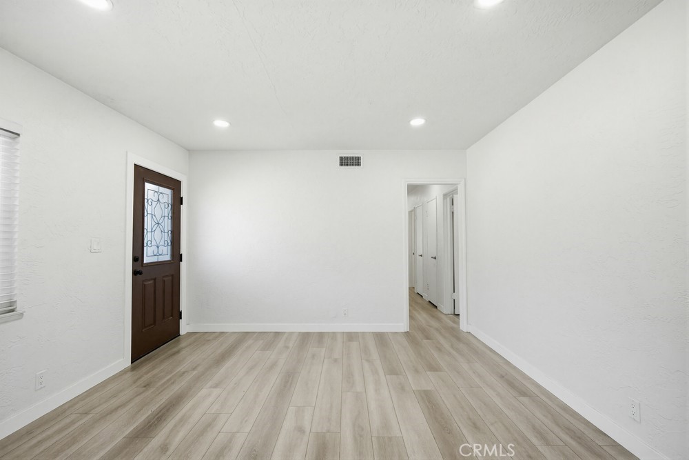 9805 Devon Street Property Photo 10